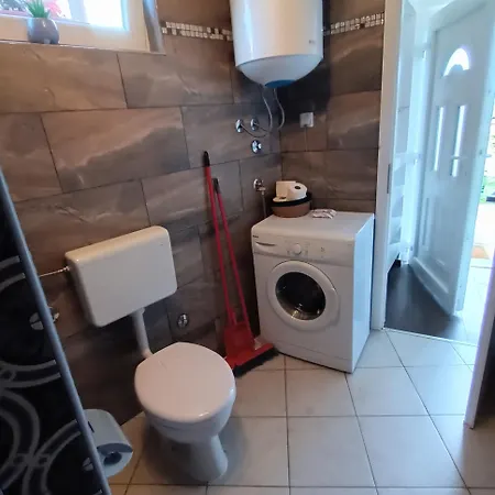 Leona Appartement *