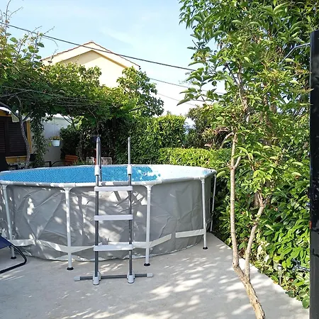 Leona Appartement *